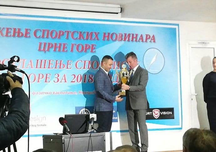 Radošević dobio pehar za najboljeg sportistu Radošević dobio pehar za najboljeg sportistu