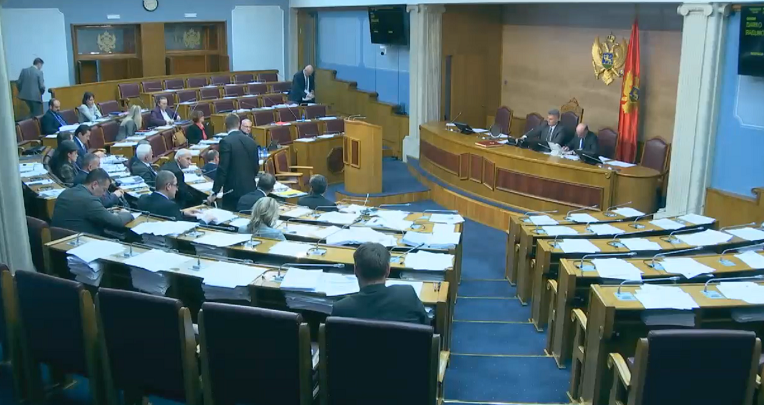 SKUPŠTINA: Suprotni stavovi o budžetu SKUPŠTINA: Suprotni stavovi o budžetu