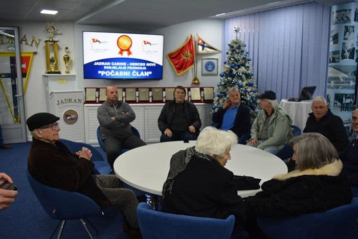 Najveće počasti za deset velikih Jadranašica i Jadranaša Najveće počasti za deset velikih Jadranašica i Jadranaša