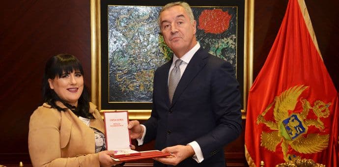 Đukanović uručio Medalju čovjekoljublja Konstantini Maraš Đukanović uručio Medalju čovjekoljublja Konstantini Maraš