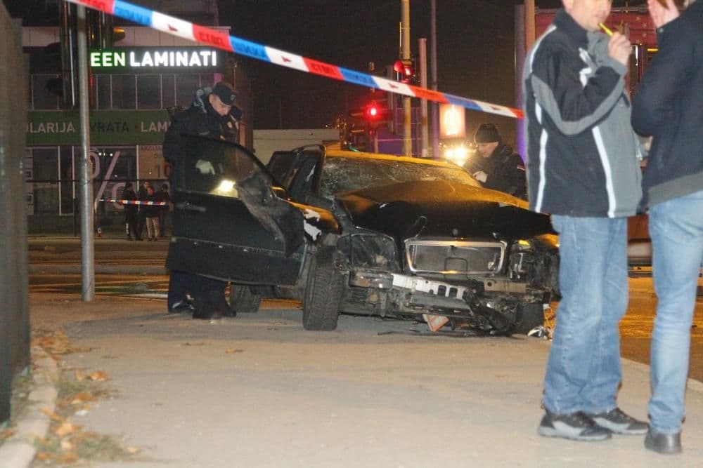 Raznijet u crnom mercedesu ispod kog je bila bomba Raznijet u crnom mercedesu ispod kog je bila bomba