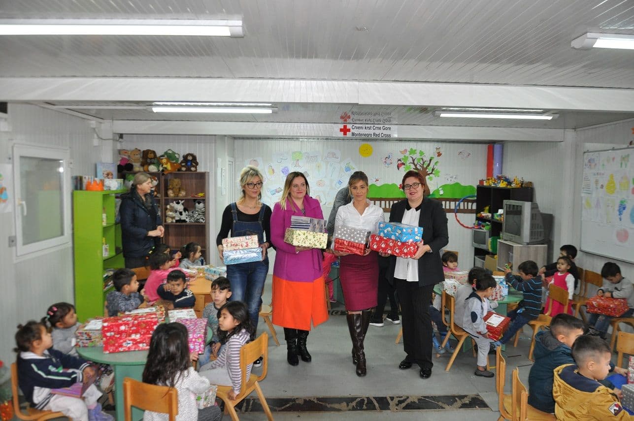 Mališani sa Konika dobili Rotary paketiće Mališani sa Konika dobili Rotary paketiće