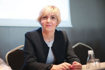 Uzdržati se od jednostranih koraka i pritisaka bilo koje vrste Uzdržati se od jednostranih koraka i pritisaka bilo koje vrste