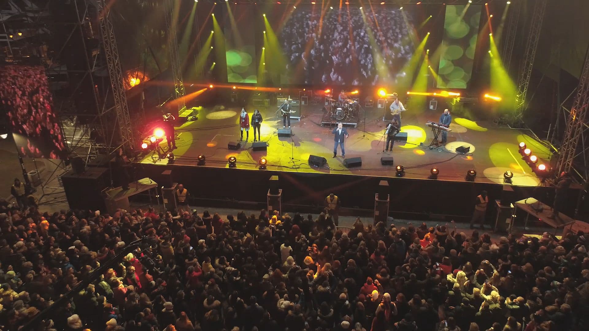 Nastupili etno grupa "Zora", Halid Bešlić i Marija Šerifović Nastupili etno grupa "Zora", Halid Bešlić i Marija Šerifović