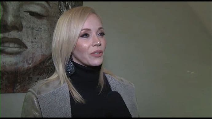 Jelena Rozga naelektrisala plato ispred hotela "Igalo" (VIDEO) Jelena Rozga naelektrisala plato ispred hotela "Igalo" (VIDEO)