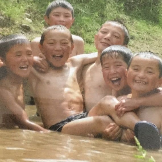 djeca-koja-se-kupaju-kirgistan