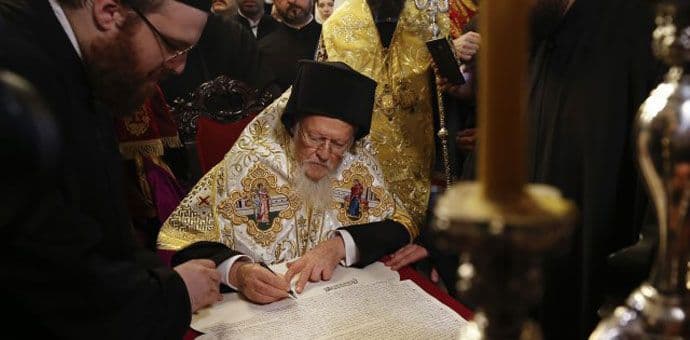 Vartolomej potpisao dekret o autokefalnosti Ukrajinske pravoslavne crkve Foto: Tanjug/AP Photo/Emrah Gurel