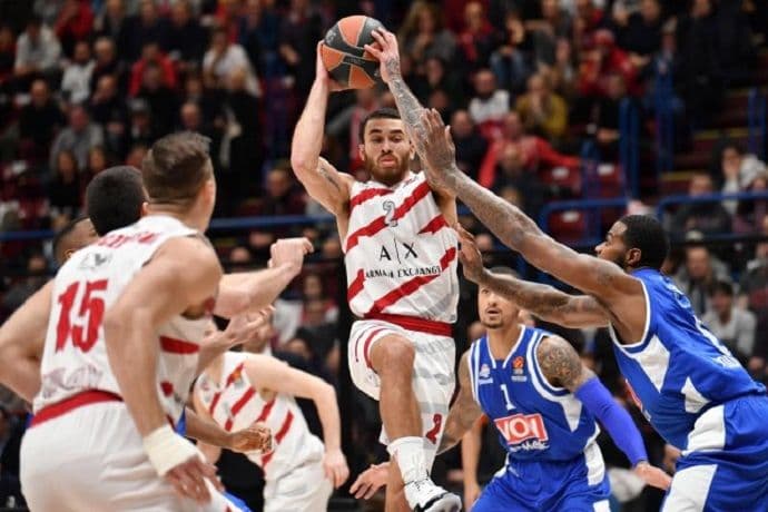 Džejms: Uperili puške u mene jer sam crn; Policija: Rutinska kontrola Džejms: Uperili puške u mene jer sam crn; Policija: Rutinska kontrola