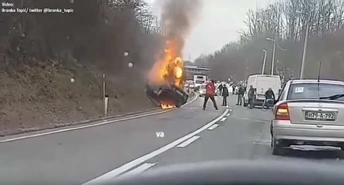 Zapalio se automobil, vozač izgorio (Video) Zapalio se automobil, vozač izgorio (Video)