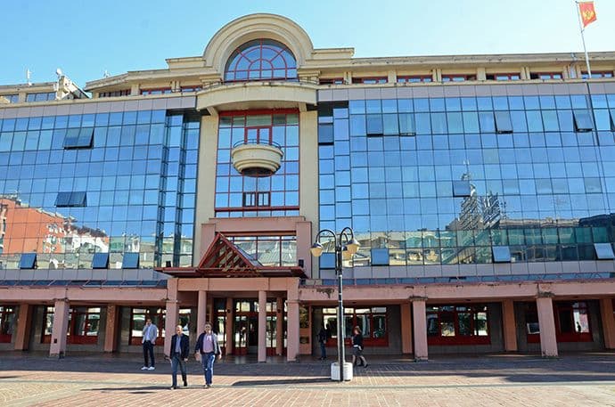 Dječak mora na liječenje, ali institucije ne reaguju Dječak mora na liječenje, ali institucije ne reaguju