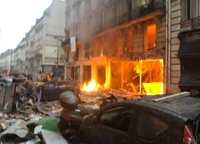 Velika eksplozija u centru Pariza, ljudi zatrpani ispod ruševina Velika eksplozija u centru Pariza, ljudi zatrpani ispod ruševina