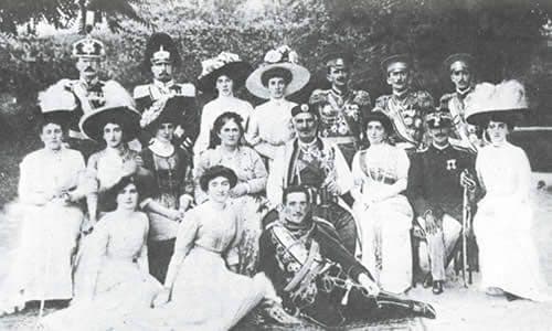 Prenošenje posmrtnih ostataka Petrovića: Dvorište Biljarde ili plato Orlovog krša Prenošenje posmrtnih ostataka Petrovića: Dvorište Biljarde ili plato Orlovog krša