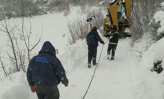 Cetinje: Snijeg pada od jutros, vatrogasci intervenišu u selu Vrela Cetinje: Snijeg pada od jutros, vatrogasci intervenišu u selu Vrela