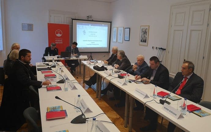 Da li u istoriji imate pojavu da nešto što nije ustanak slama vojska? Da li u istoriji imate pojavu da nešto što nije ustanak slama vojska?