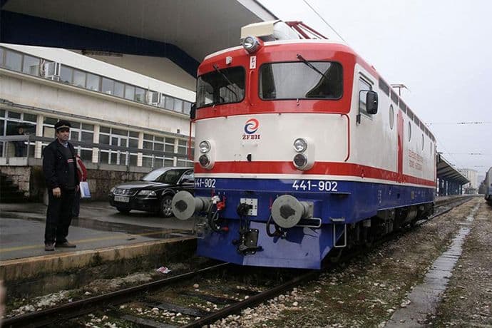 Migranti zaustavili voz i opljačkali putnike Migranti zaustavili voz i opljačkali putnike