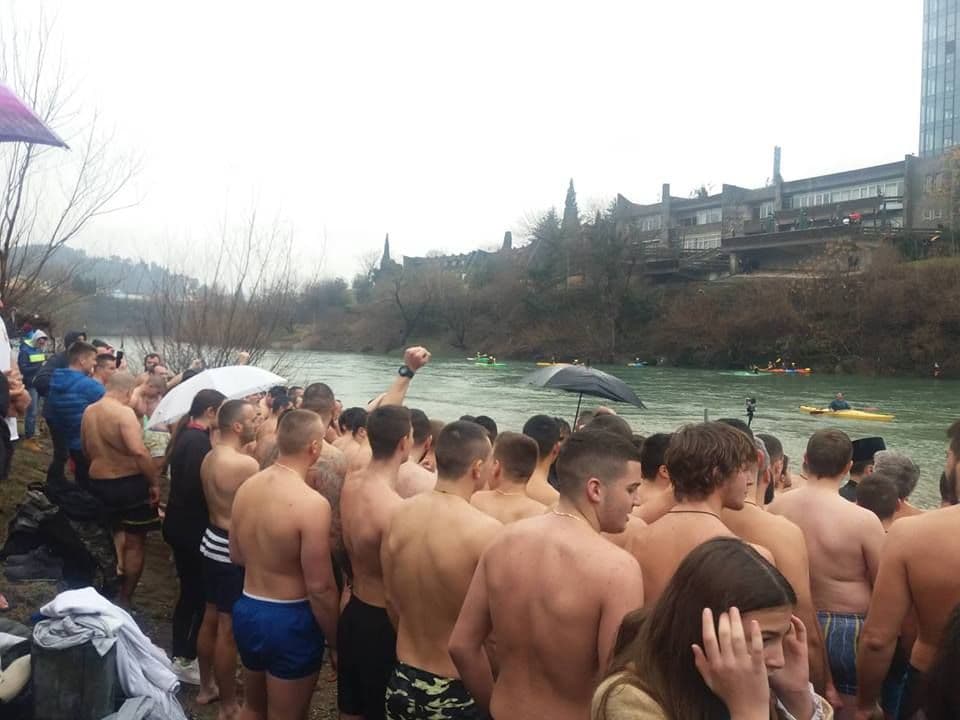 Amfilohije: Treba da pjevate da je Kosovo srce Crne Gore Amfilohije: Treba da pjevate da je Kosovo srce Crne Gore