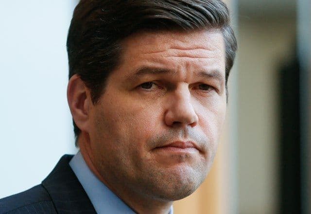 Ves Mičel podnosi ostavku Ves Mičel podnosi ostavku