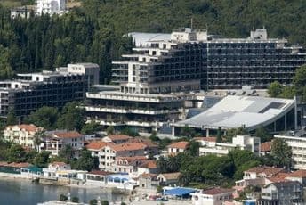 Dr Đorđević traži dva miliona od Instituta Igalo Zgrada Instituta "Simo Milošević"