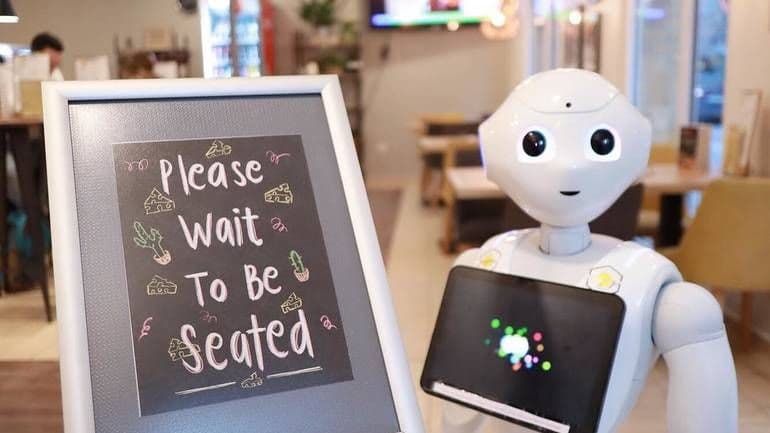 Roboti konobari u kafiću u Budimpešti Roboti konobari u kafiću u Budimpešti