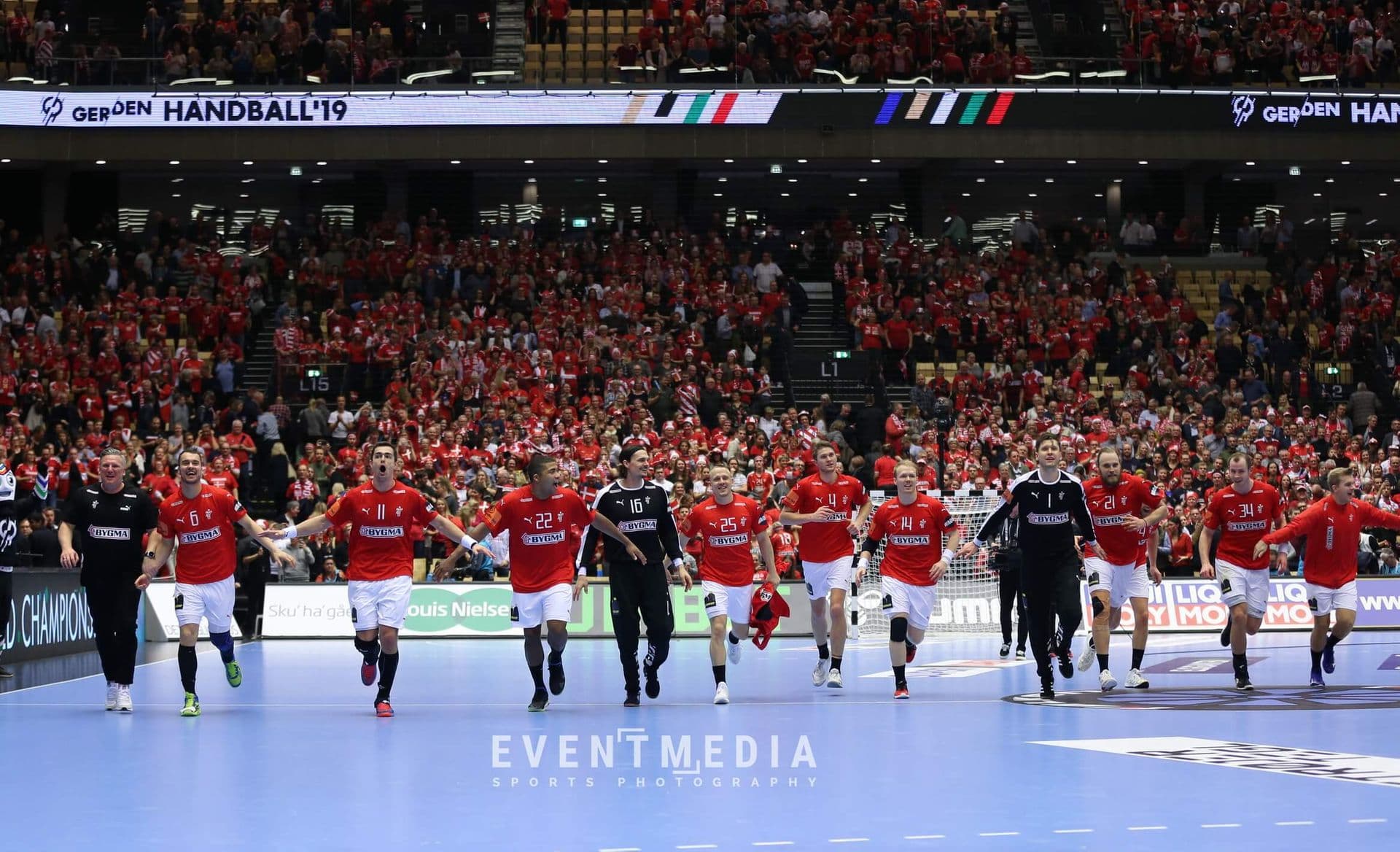 Danci na krovu svijeta! Danci na krovu svijeta!