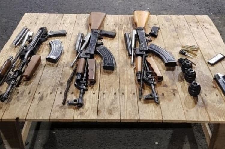 Uhapšena dva Crnogorca zbog nedozvoljenog držanja oružja i eksplozivnih materija Foto: MUP Republike Srbije