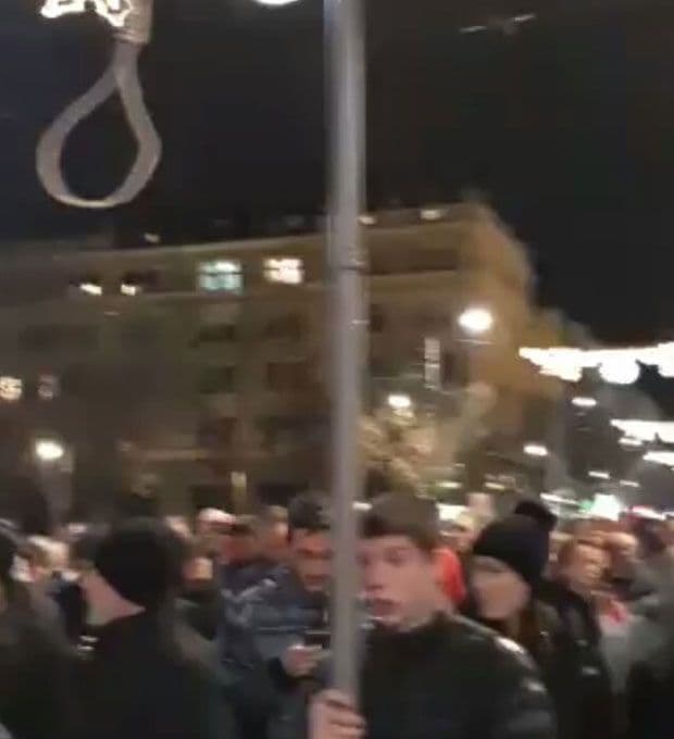 Potraga za momkom koji je nosio vješala Foto: Tanjug