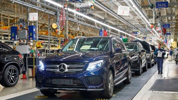 Mercedes "časti" radnike sa po 5 000 eura Mercedes "časti" radnike sa po 5 000 eura
