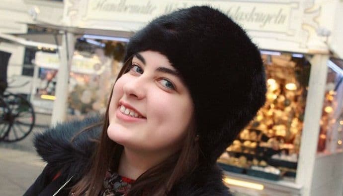 Tuzlanka govori 18 jezika i studira na tri fakulteta Tuzlanka govori 18 jezika i studira na tri fakulteta