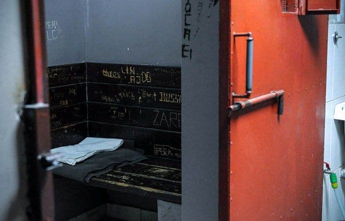 U zatvorima i dalje postoje tvrdnje o zlostavljanju U zatvorima i dalje postoje tvrdnje o zlostavljanju