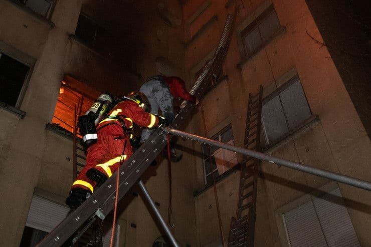 Iz Vejkfilda evakuisano 700 stanovnika Iz Vejkfilda evakuisano 700 stanovnika