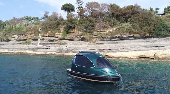 Futuristička kapsula sa kupatilom i mini barom Futuristička kapsula sa kupatilom i mini barom