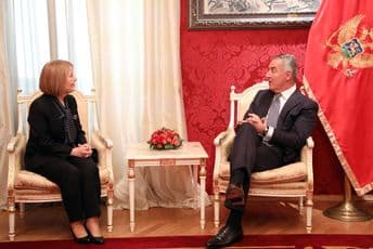 Đukanović primio  akreditivna pisma novoimenovanih ambasadora
