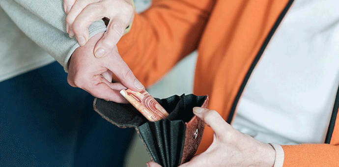 Dok živiš pod mojim krovom, nećeš raditi Dok živiš pod mojim krovom, nećeš raditi