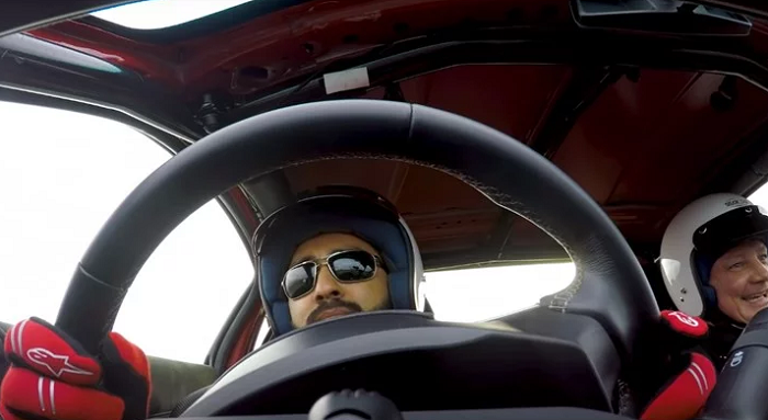 VIDEO: Slijep sjeo za upravljač sportskog auta na stazi Top Geara VIDEO: Slijep sjeo za upravljač sportskog auta na stazi Top Geara