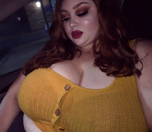 Ima 210 kilograma, zarađuje bogatstvo od ljudi koji je plaćaju da jede Ima 210 kilograma, zarađuje bogatstvo od ljudi koji je plaćaju da jede