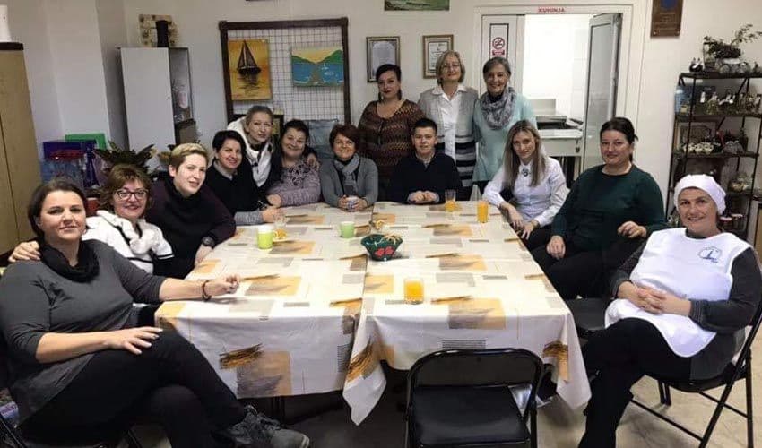 Vlasnik KK Mornar donirao 5.000 eura i pećnicu za narodnu kuhinju http://jedro.me