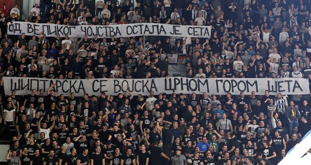 Sramni transparenti bacili sjenku na derbi Partizana i Budućnosti Foto: Starsport©