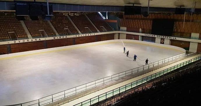 Sarajevo: Djevojčica pala s tribine, ljekari joj se bore za život Sarajevo: Djevojčica pala s tribine, ljekari joj se bore za život