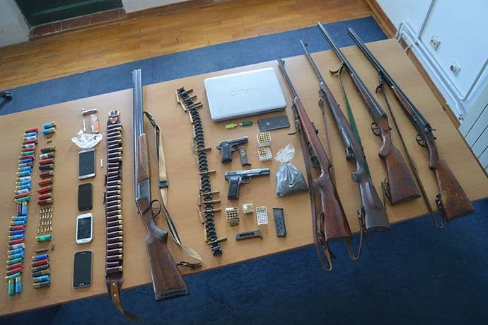 Cetinje: Oduzeto oružje, municija, droga, dva vozila... Cetinje: Oduzeto oružje, municija, droga, dva vozila...