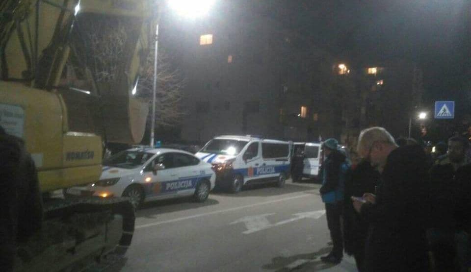 Građanski aktivisti blokirali ulaz na gradilište vrtića u Baru Građanski aktivisti blokirali ulaz na gradilište vrtića u Baru