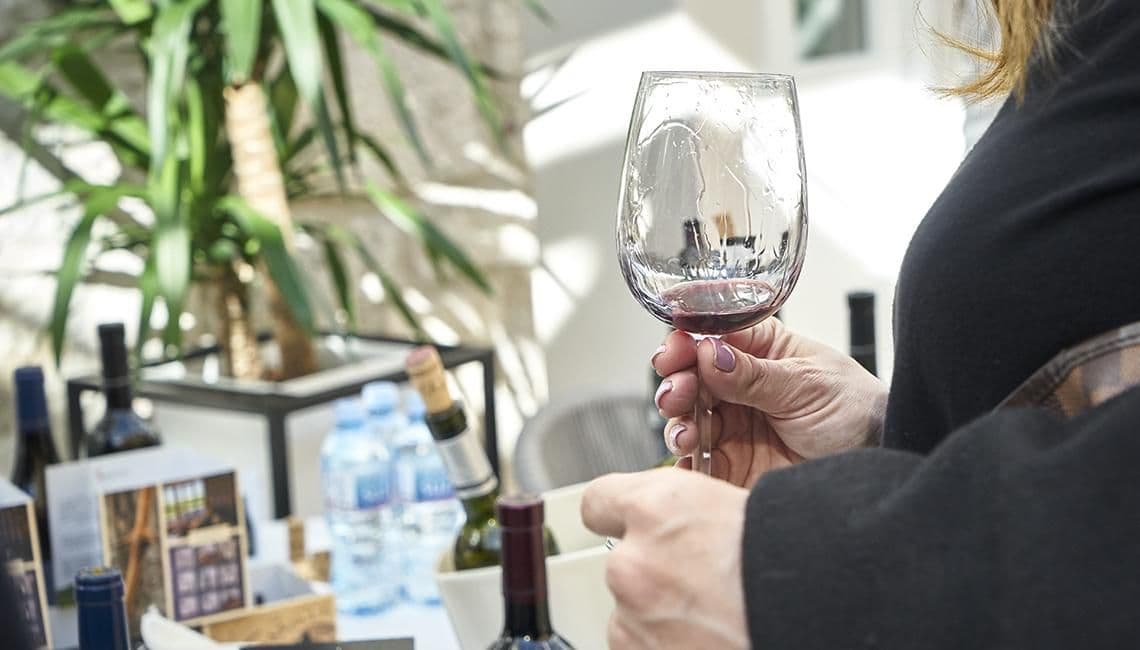 Na prvom Salonu balkanskih vina predstavilo se 15 izlagača iz regiona i sjeverne Italije Na prvom Salonu balkanskih vina predstavilo se 15 izlagača iz regiona i sjeverne Italije