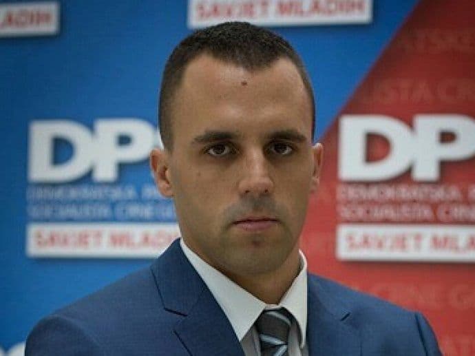 Pešić: Abazović kao statista izigrava građanina na protestima Pešić: Abazović kao statista izigrava građanina na protestima