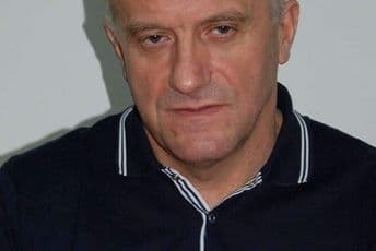 Na Davidovića pucano iz snajpera, pronađen zapaljeni automobil! Na Davidovića pucano iz snajpera, pronađen zapaljeni automobil!