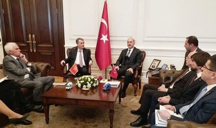 Kriminalci i bjegunci neće moći da nađu utočište niti u Crnoj Gori niti u Turskoj Kriminalci i bjegunci neće moći da nađu utočište niti u Crnoj Gori niti u Turskoj