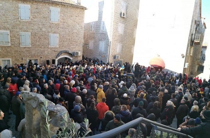 Demokrate: Da zemljom vladaju narodne sluge, a ne tajkunske sluge Demokrate: Da zemljom vladaju narodne sluge, a ne tajkunske sluge