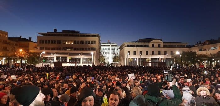 Prst u uvo, da se ne čujemo Prst u uvo, da se ne čujemo