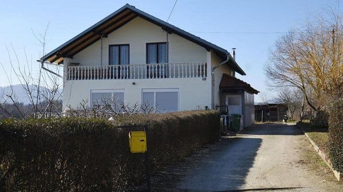 Bebu pronašli u vreći pod krevetom Bebu pronašli u vreći pod krevetom