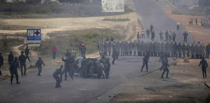 Pompeo venecuelanskim vojnicima: Učinite ispravnu stvar Foto: Tanjug/AP, Ivan Valencia