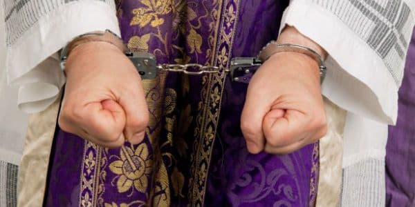 Sveštenik pod istragom za zlostavljanje dječaka Sveštenik pod istragom za zlostavljanje dječaka