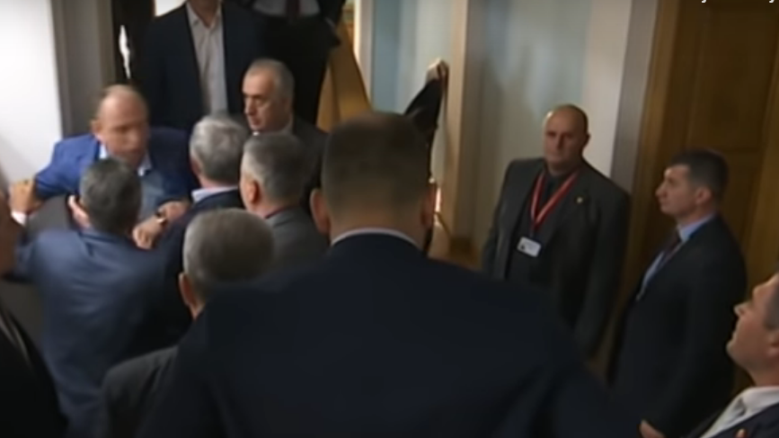 Knežević Vukoviću: Drugi put ću ti nos slomiti! Ilustracija